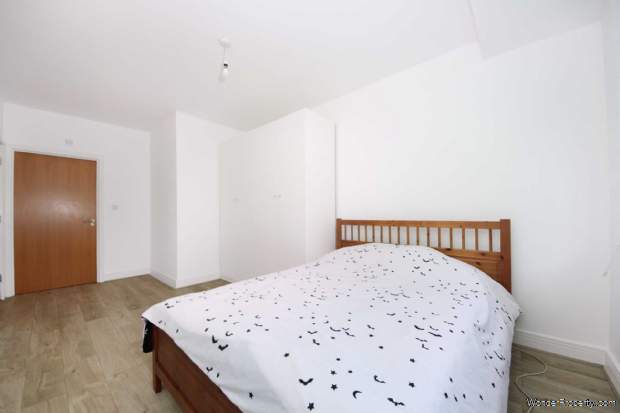Additional Property Image 2 bedroom Flat for sale in London 10