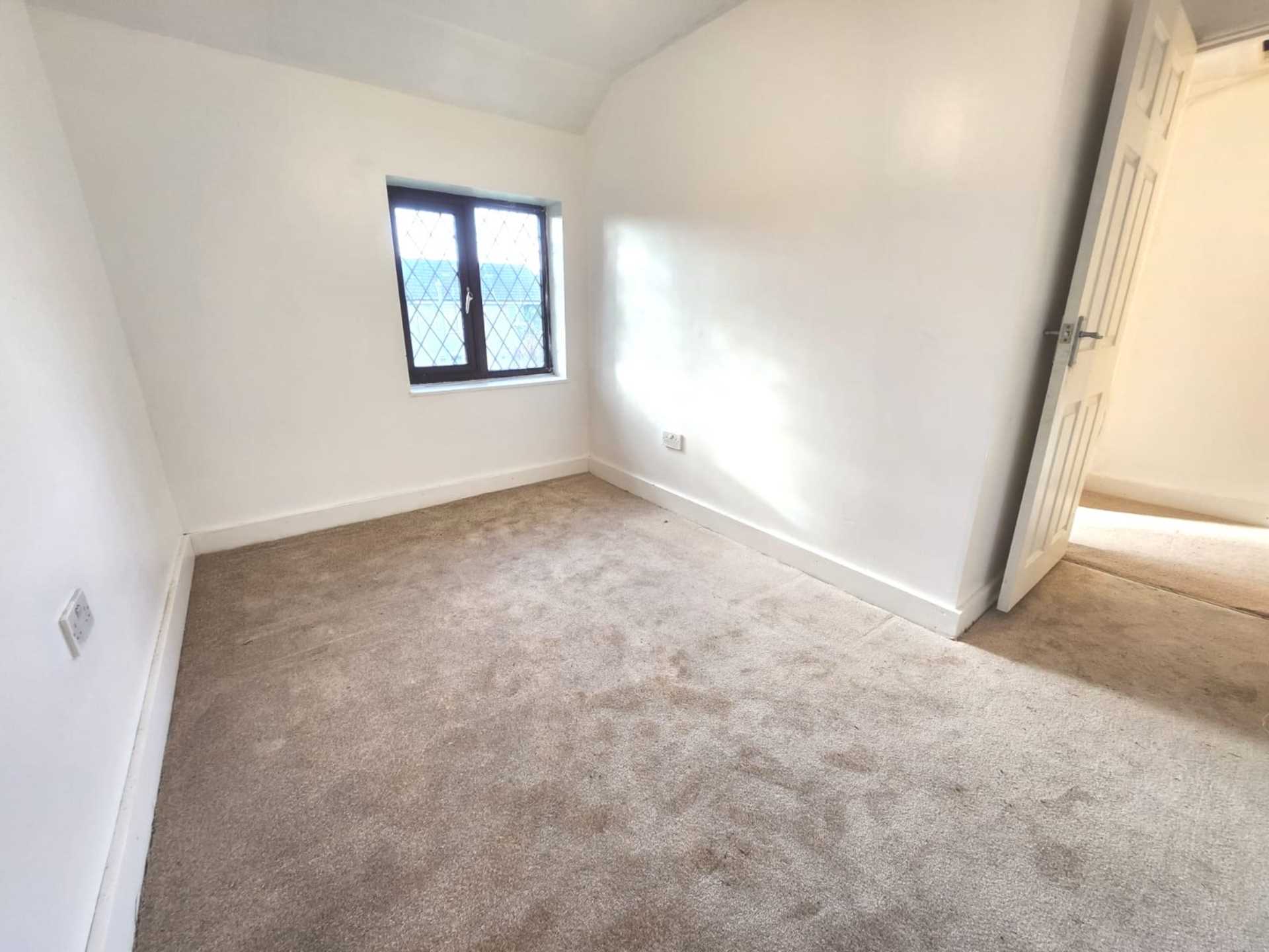 Additional Property Image 3 bedroom Semi Detached to rent in Aylesbury 7