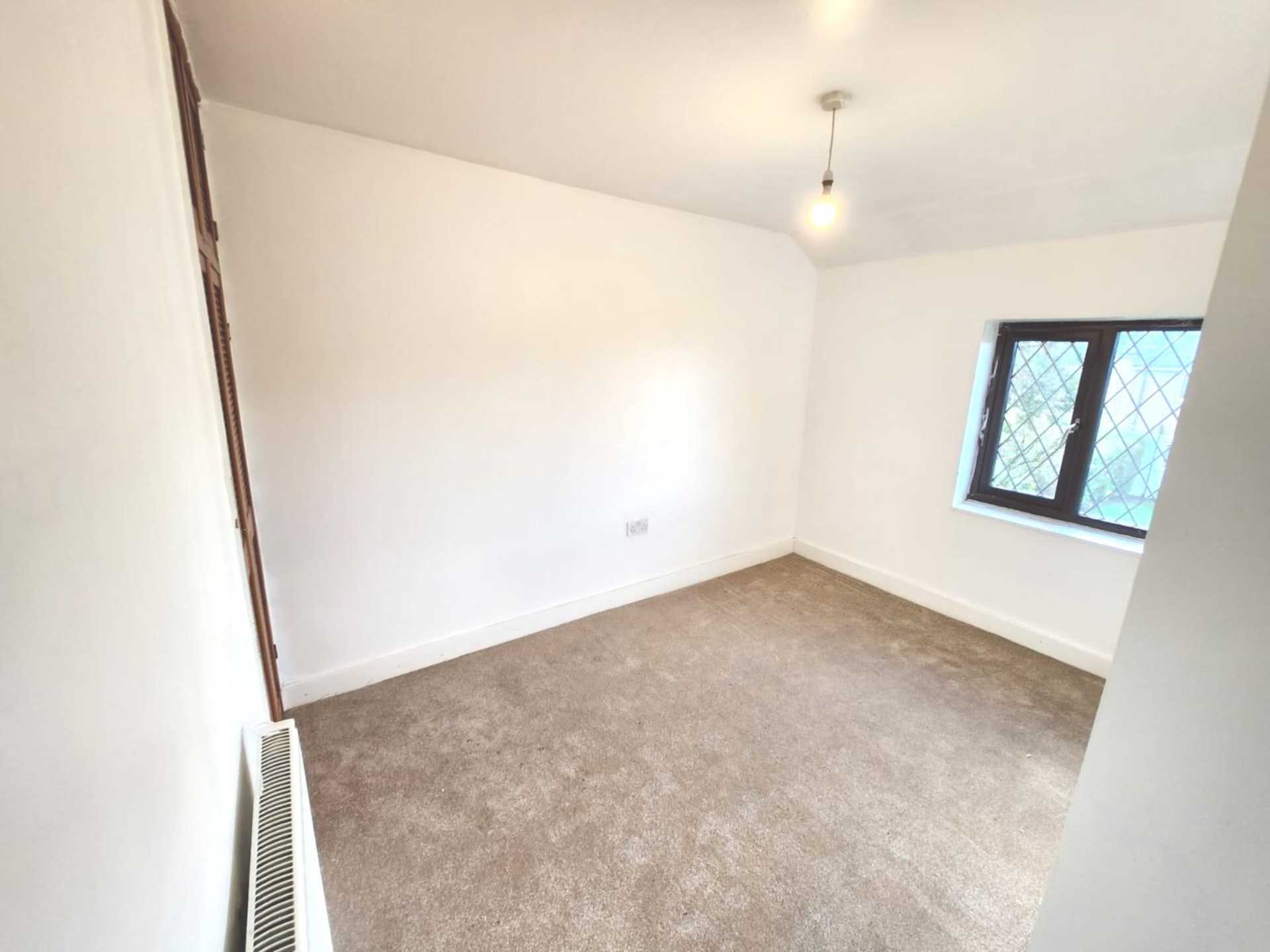 Additional Property Image 3 bedroom Semi Detached to rent in Aylesbury 8