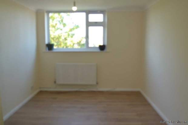 Additional Property Image 2 bedroom Flat for sale in London 18