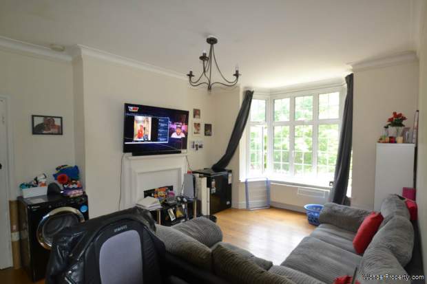 2 bedroom Apartment for sale in London