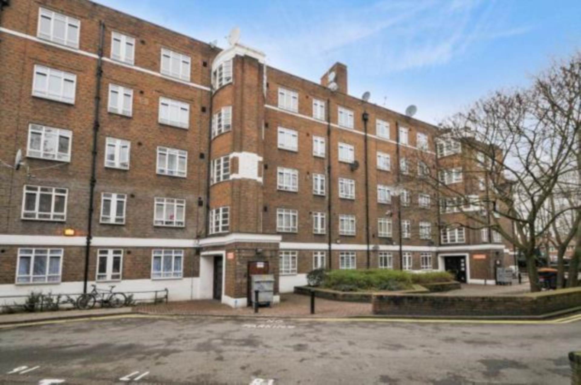 3 bedroom Apartment for sale in London