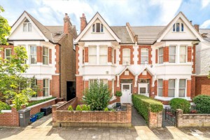 5 bedroom Semi Detached to rent in London