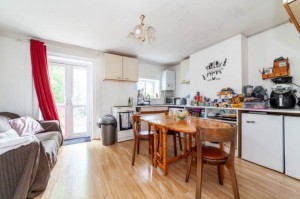 3 bedroom Apartment to rent in London