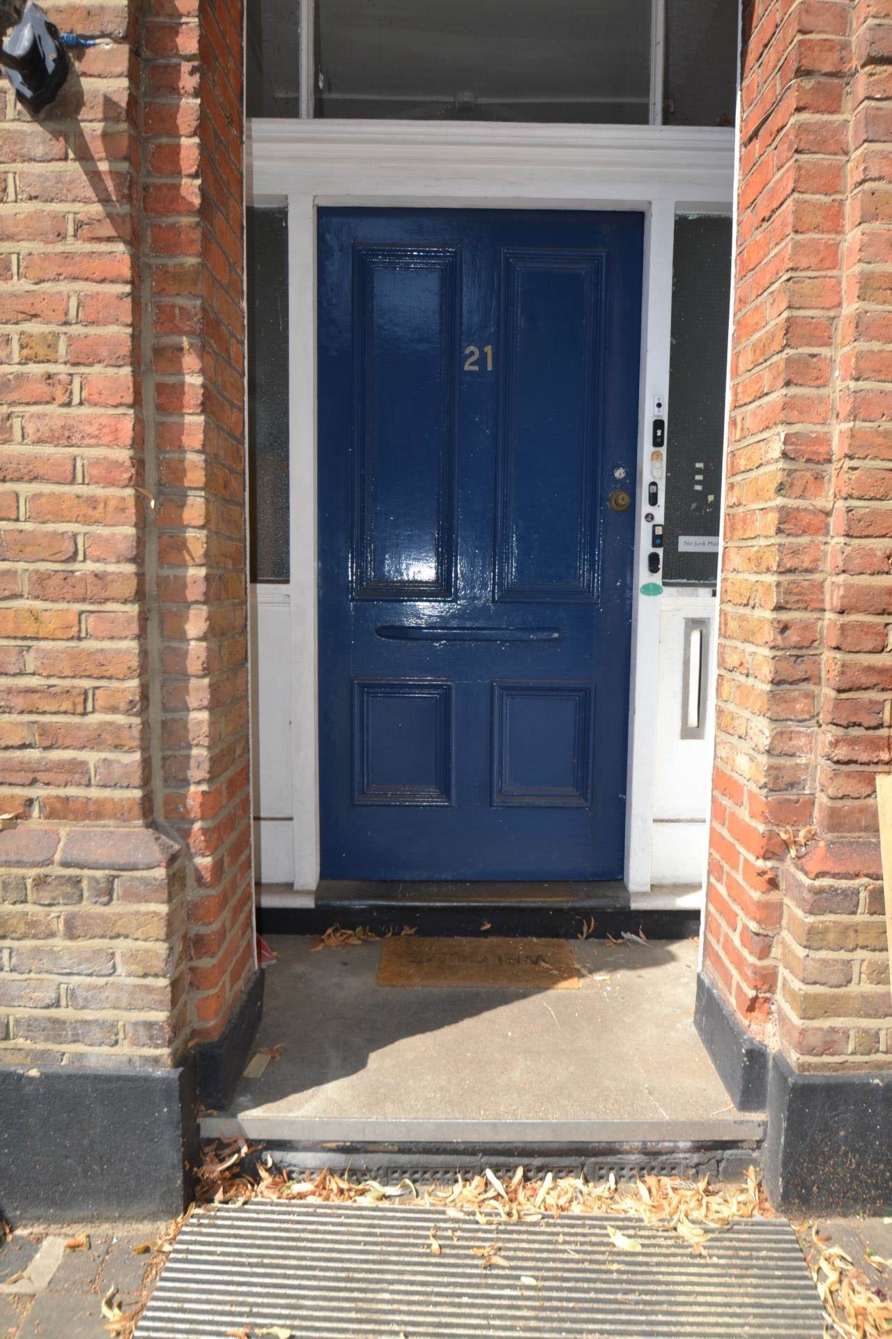 Additional Property Image 1 bedroom Studio to rent in London 19