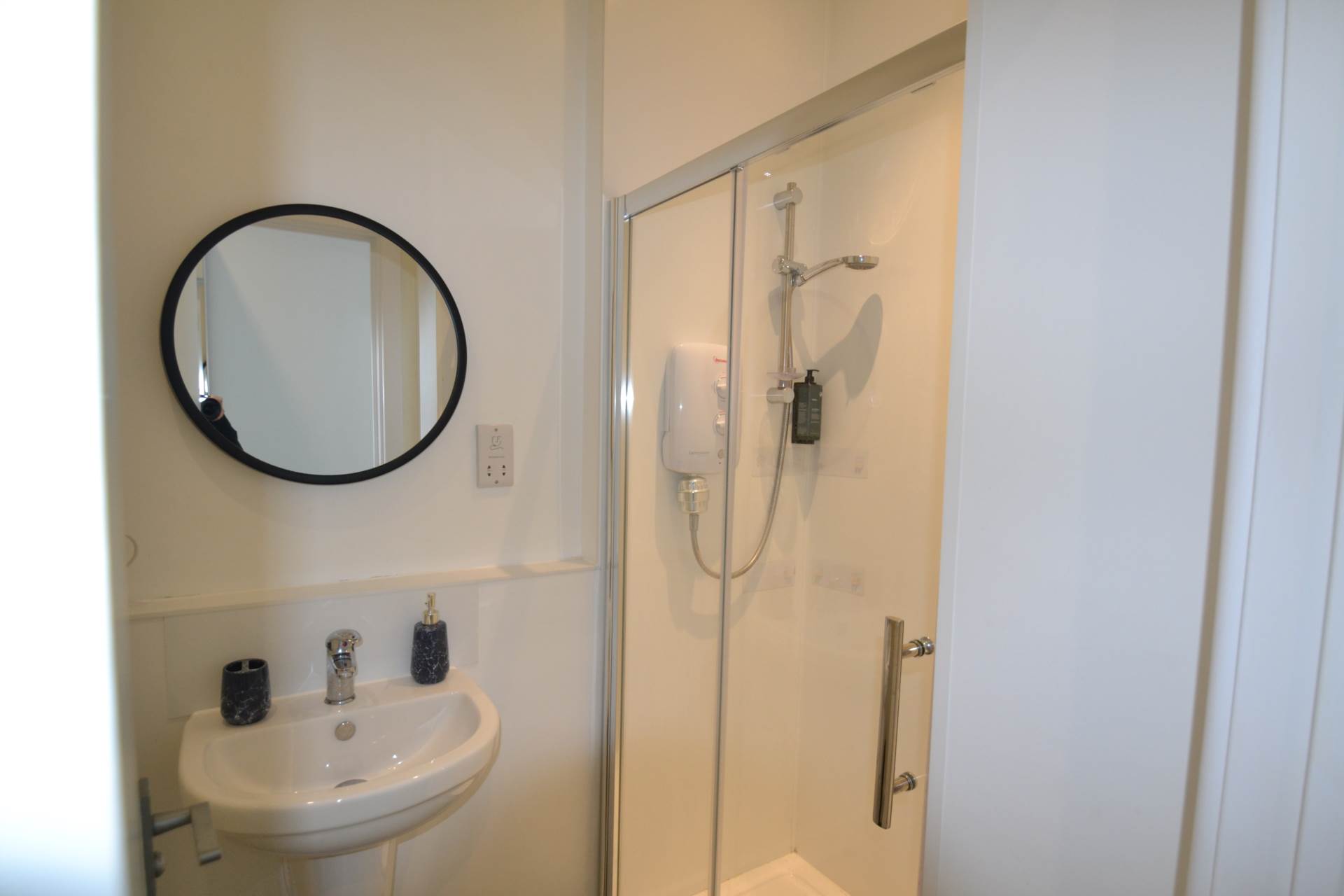 Additional Property Image 1 bedroom Studio to rent in Kingston Upon Thames 3