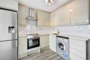 3 bedroom Apartment to rent in London