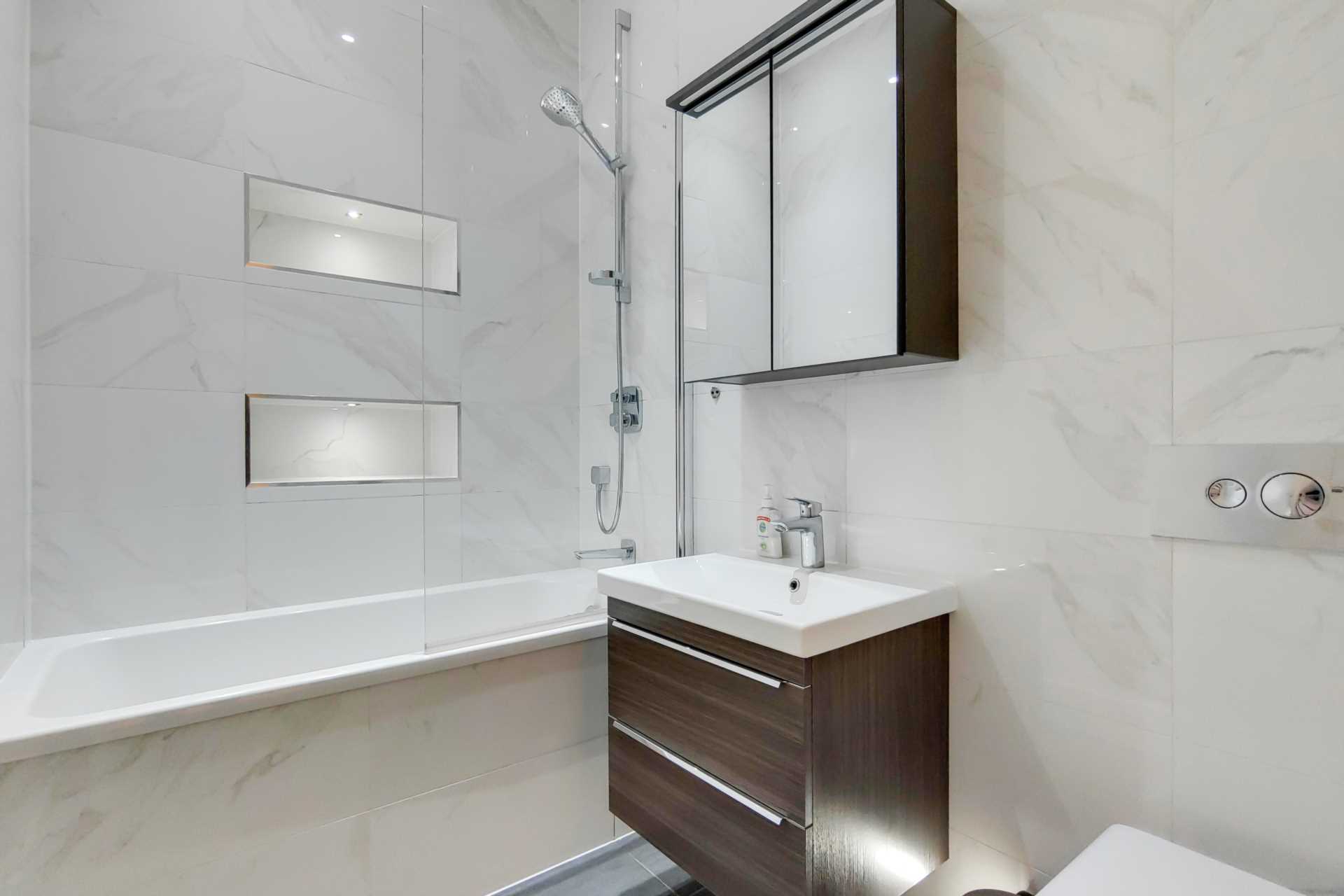 Additional Property Image 2 bedroom Flat to rent in London 8