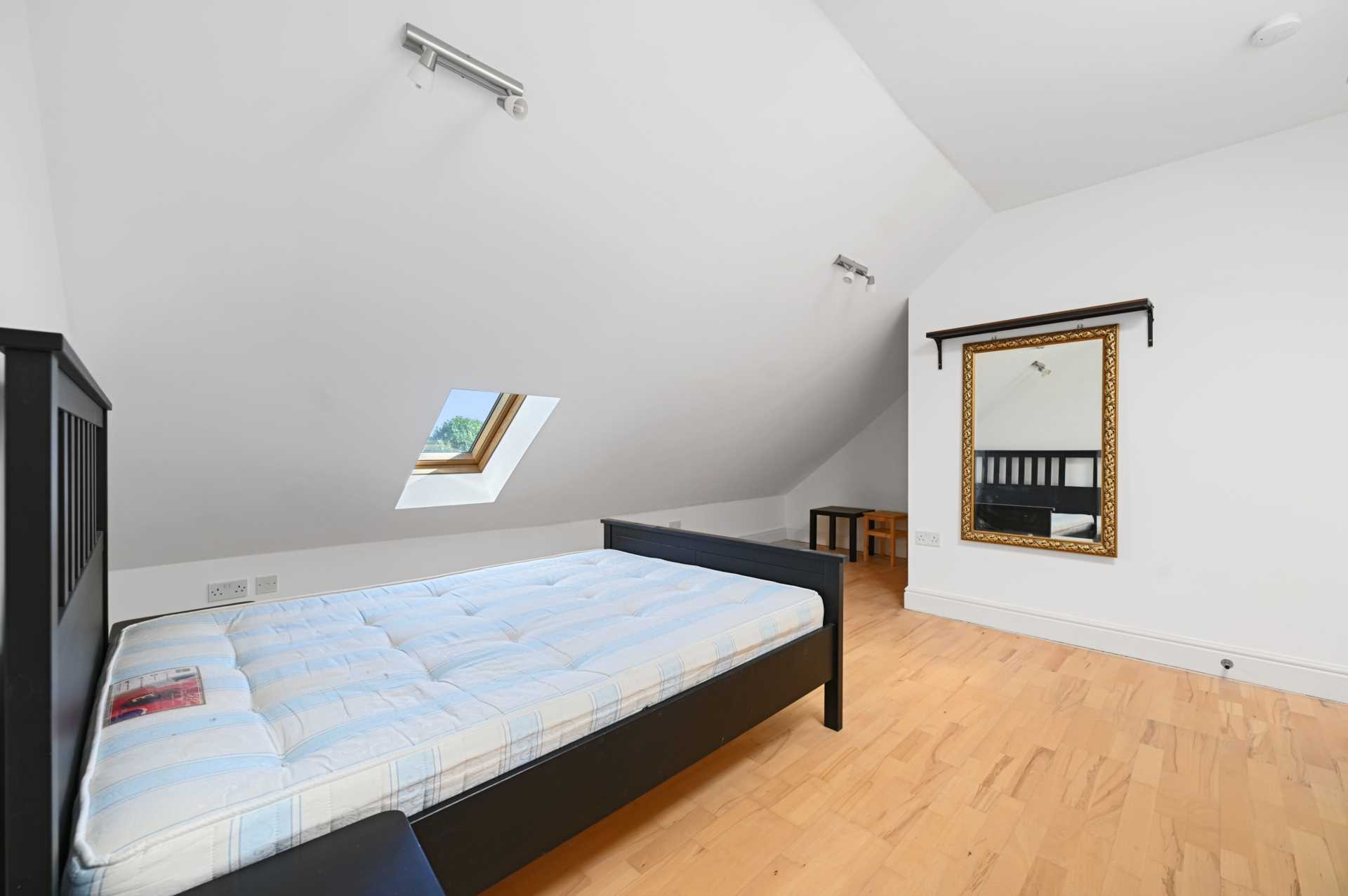 Additional Property Image 3 bedroom Flat to rent in London 8