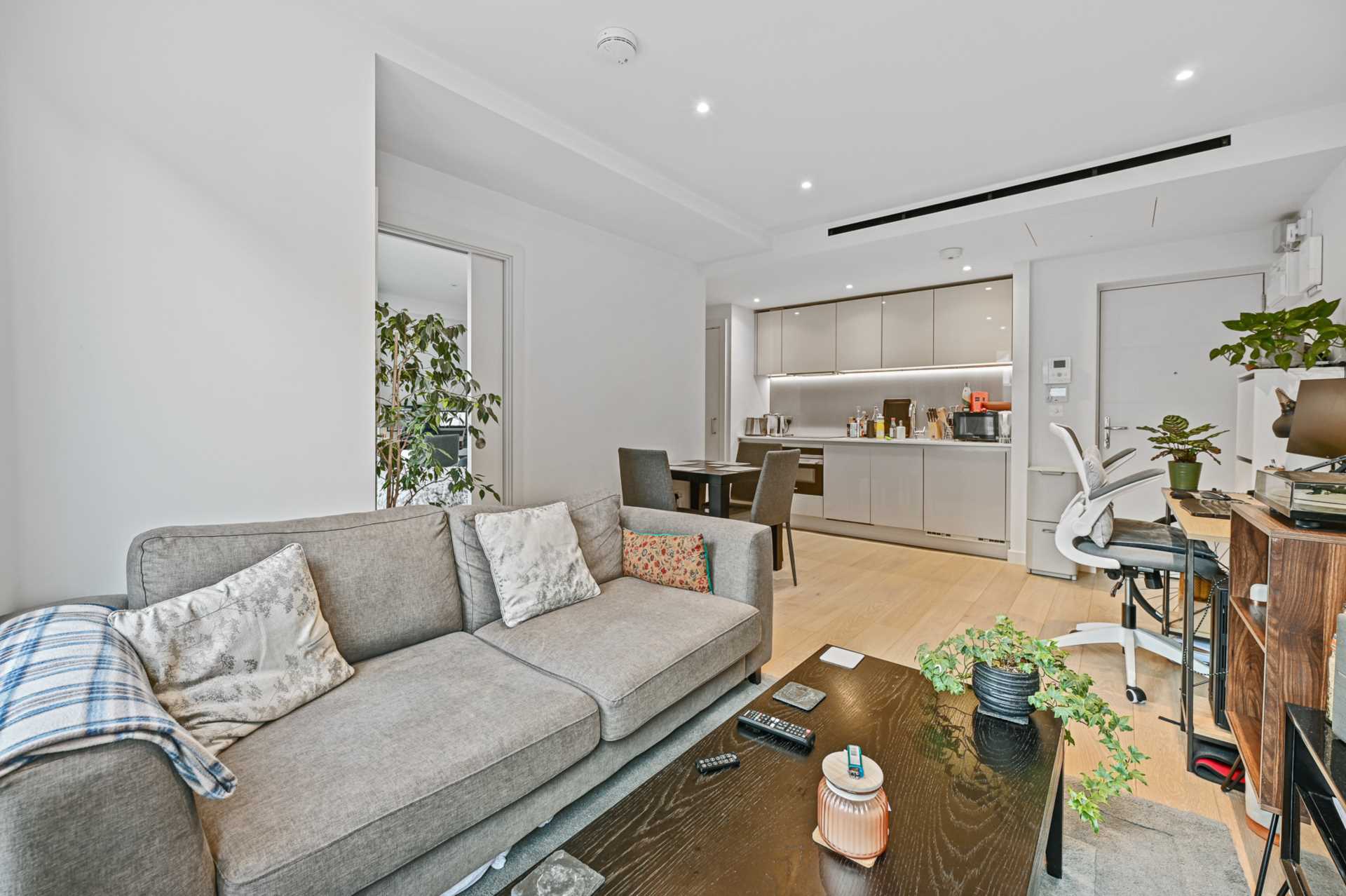 Additional Property Image 1 bedroom Apartment for sale in London 2