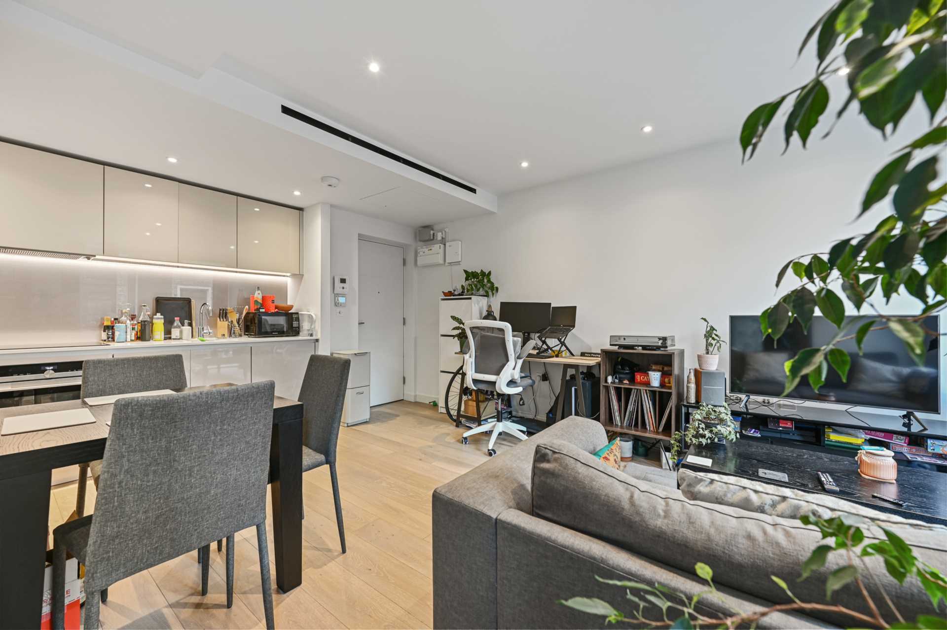 Additional Property Image 1 bedroom Apartment for sale in London 7