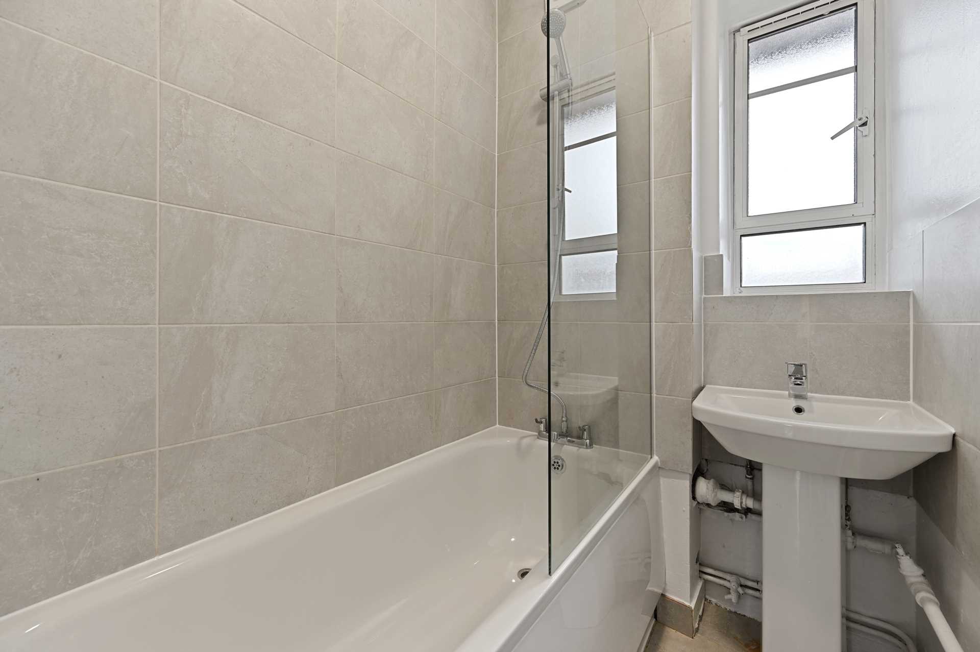Additional Property Image 4 bedroom Flat to rent in London 9