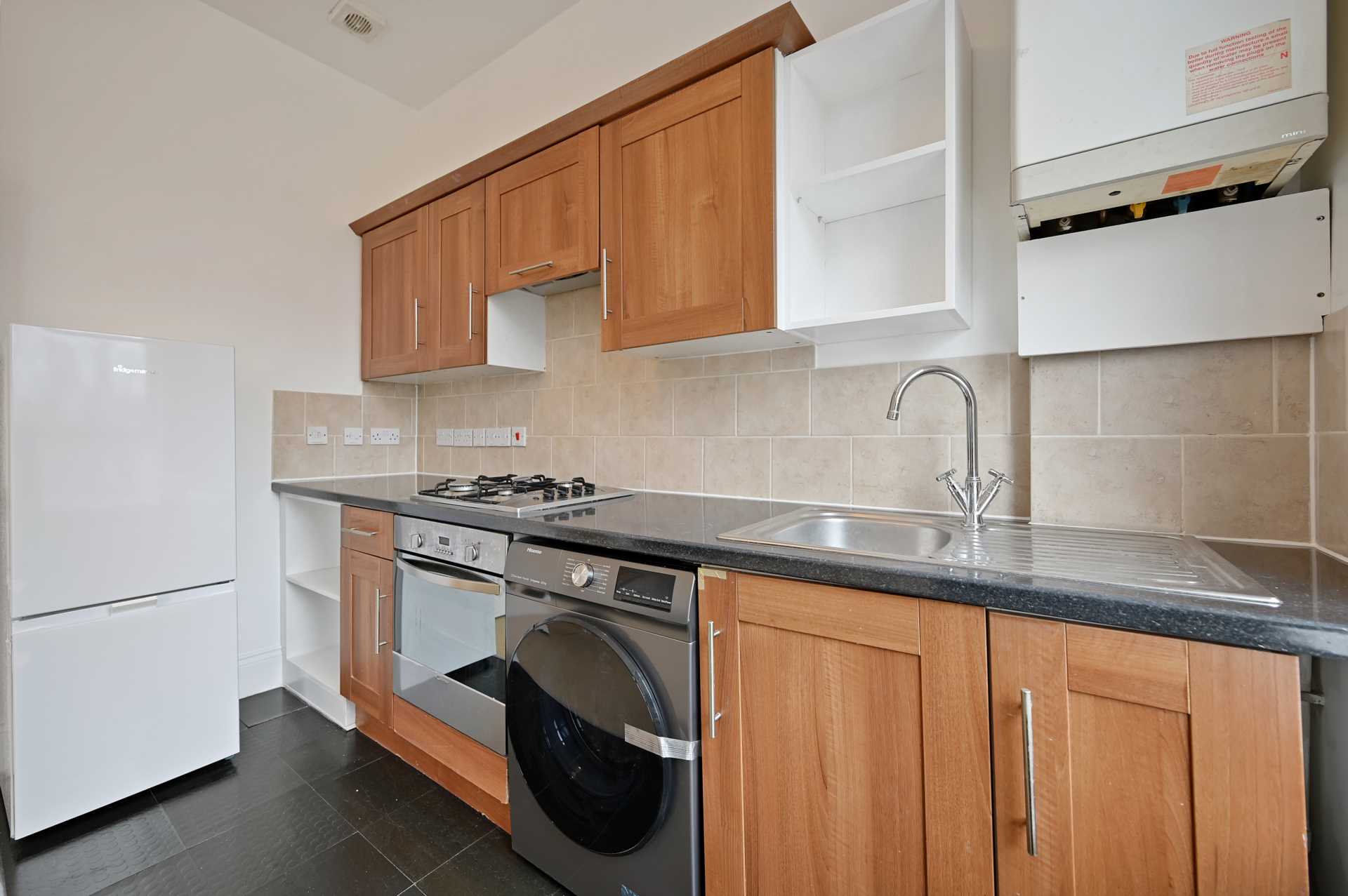 Additional Property Image 1 bedroom Flat to rent in London 8