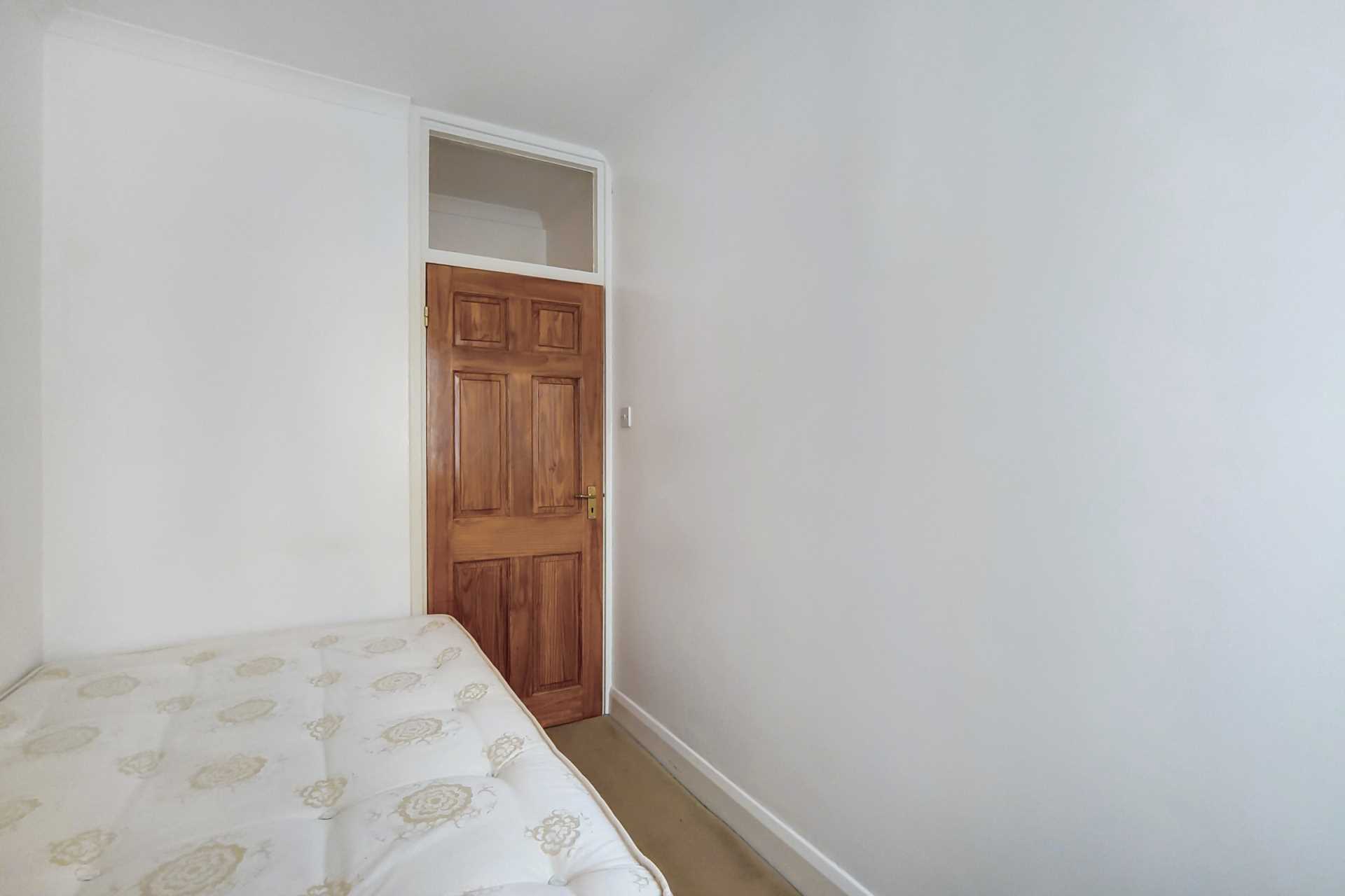 Additional Property Image 2 bedroom Flat for sale in London 10