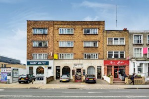 2 bedroom Flat for sale in London