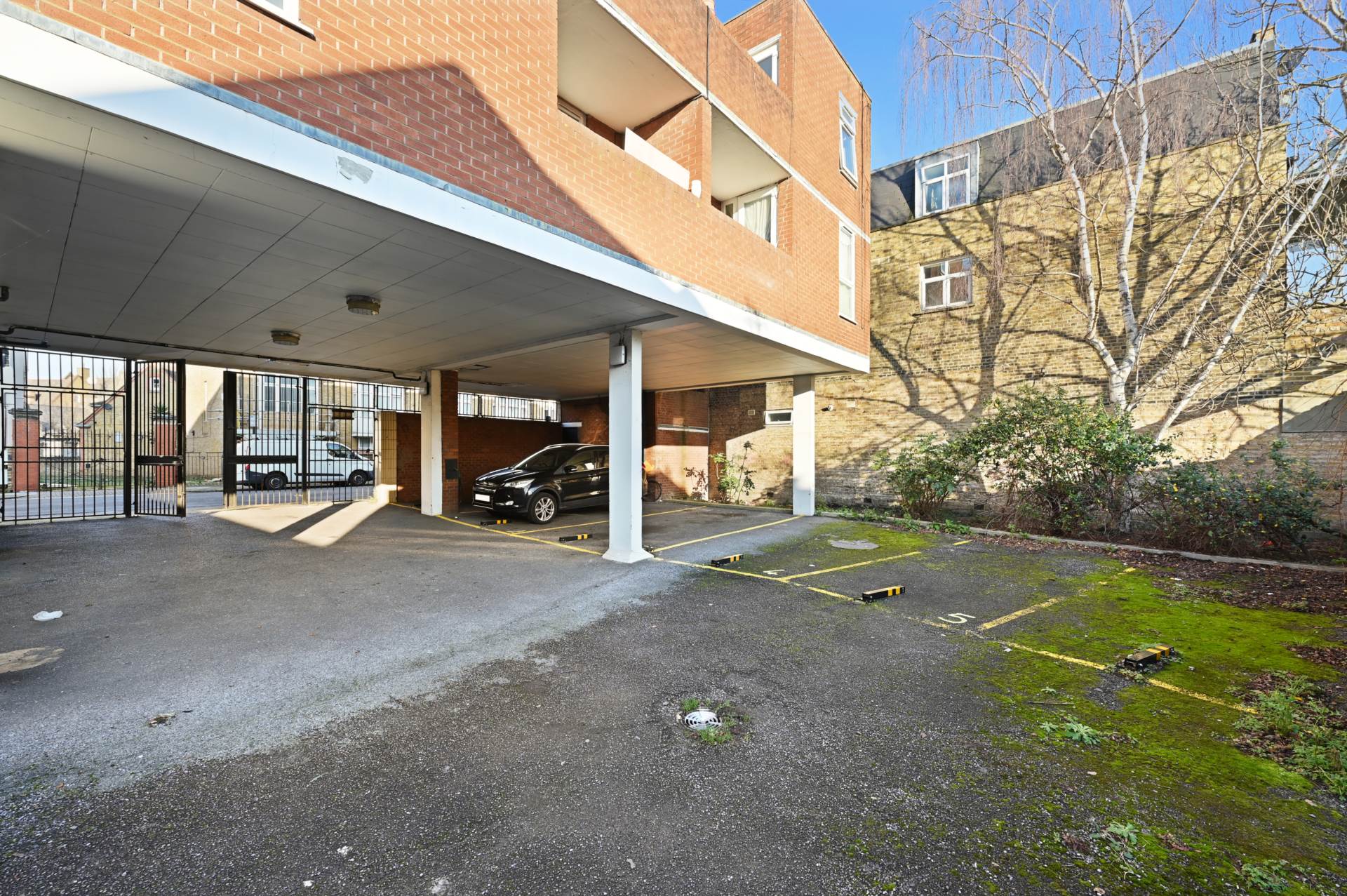 Additional Property Image 1 bedroom Flat for sale in London 9