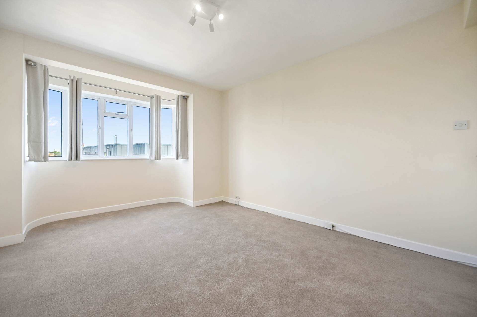 Additional Property Image 2 bedroom Flat for sale in London 2