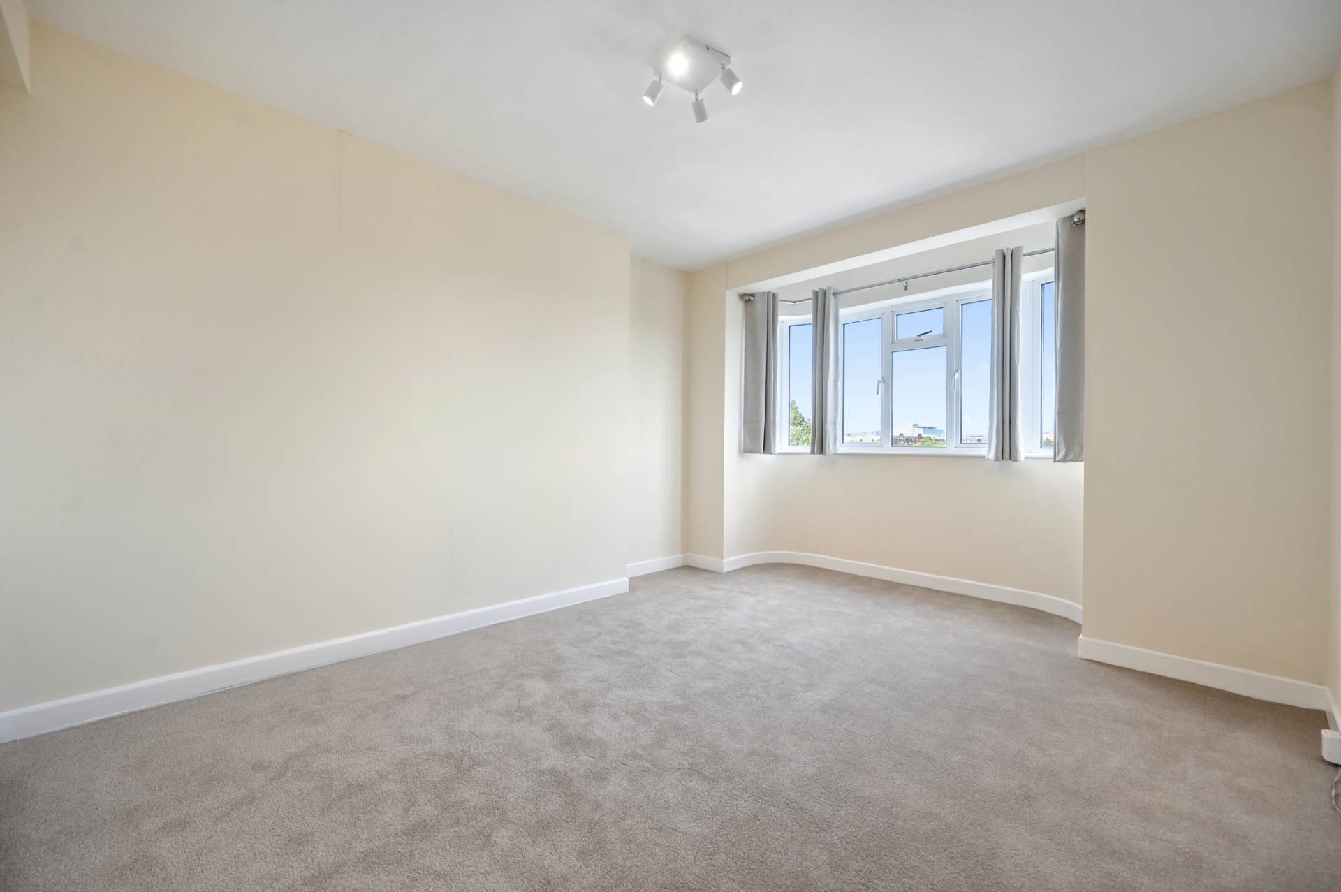 Additional Property Image 2 bedroom Flat for sale in London 4