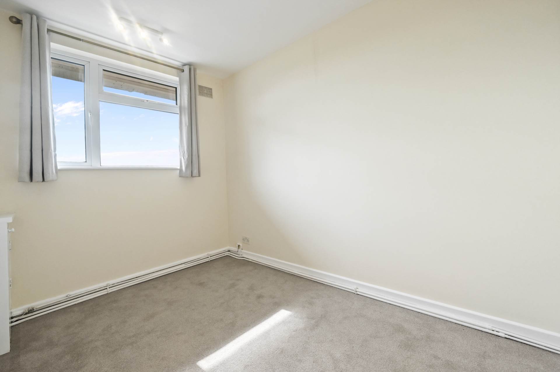 Additional Property Image 2 bedroom Flat for sale in London 5
