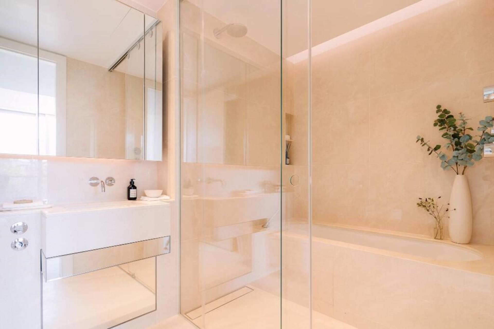 Additional Property Image 2 bedroom Apartment for sale in London 6