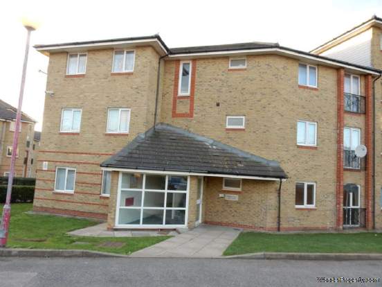 2 bedroom Apartment to rent in Barking
