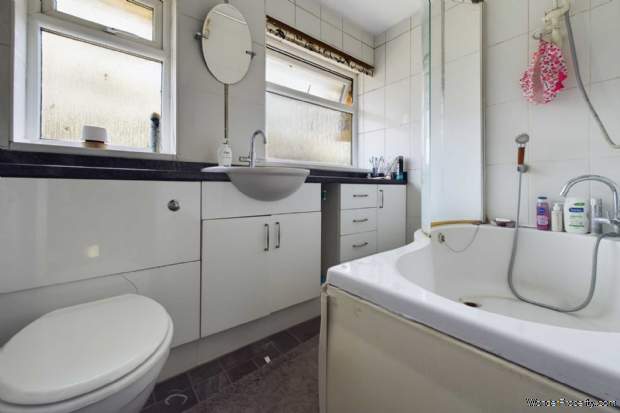 Additional Property Image 3 bedroom House for sale in Hemel Hempstead 10