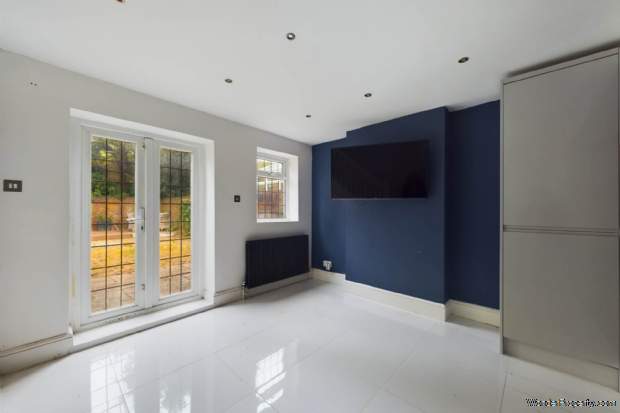 Additional Property Image 3 bedroom House for sale in Hemel Hempstead 5