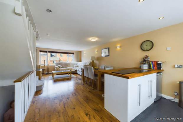 Additional Property Image 4 bedroom Town House for sale in Hemel Hempstead 5