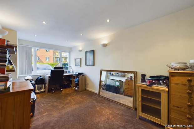 Additional Property Image 4 bedroom Town House for sale in Hemel Hempstead 6