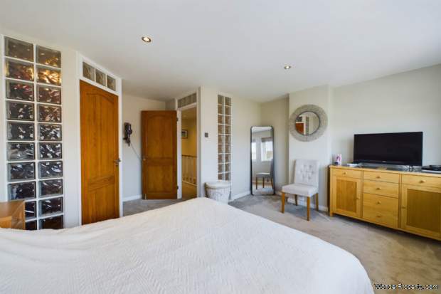 Additional Property Image 4 bedroom Town House for sale in Hemel Hempstead 10