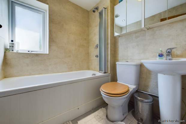 Additional Property Image 4 bedroom Town House for sale in Hemel Hempstead 11