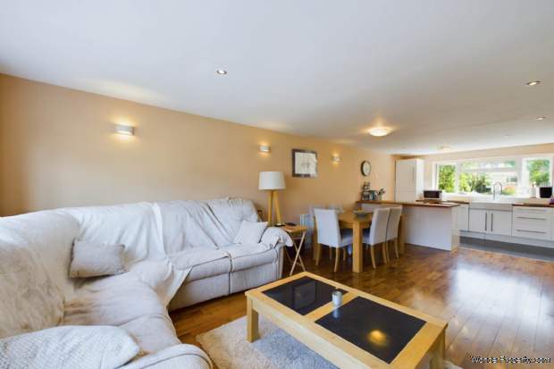Additional Property Image 4 bedroom Town House for sale in Hemel Hempstead 15