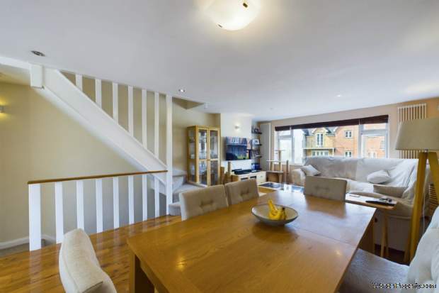 Additional Property Image 4 bedroom Town House for sale in Hemel Hempstead 16