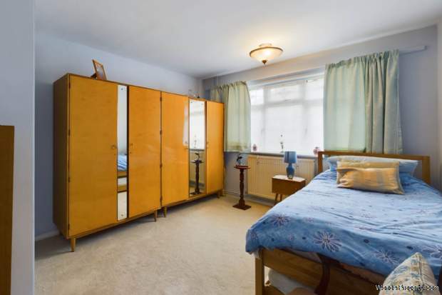 Additional Property Image 2 bedroom Bungalow for sale in Hemel Hempstead 9