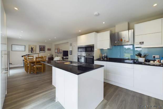 Additional Property Image 4 bedroom Detached for sale in Hemel Hempstead 4