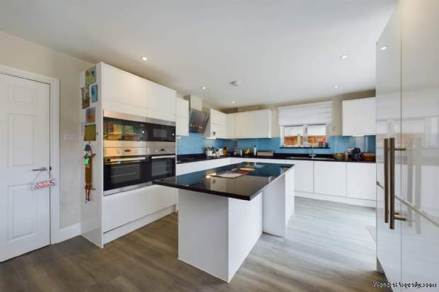 Additional Property Image 4 bedroom Detached for sale in Hemel Hempstead 8