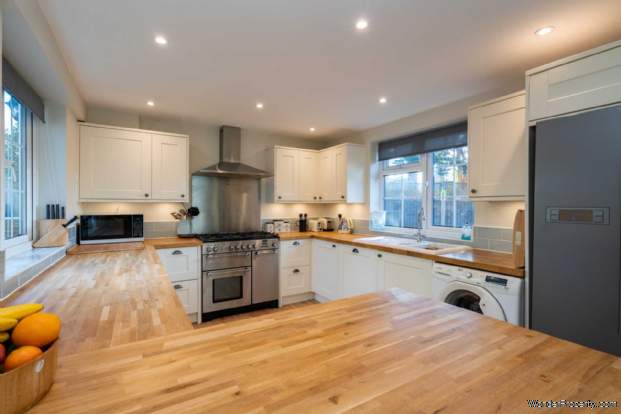 Additional Property Image 4 bedroom Semi Detached for sale in Hemel Hempstead 11
