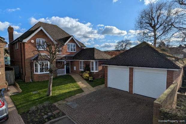 5 bedroom Detached for sale in Hemel Hempstead
