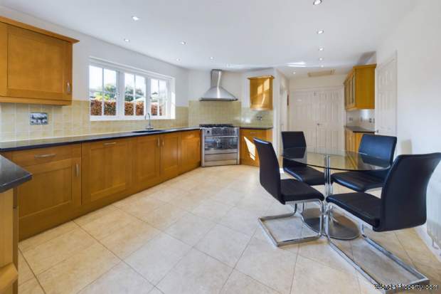 Additional Property Image 5 bedroom Detached for sale in Hemel Hempstead 4