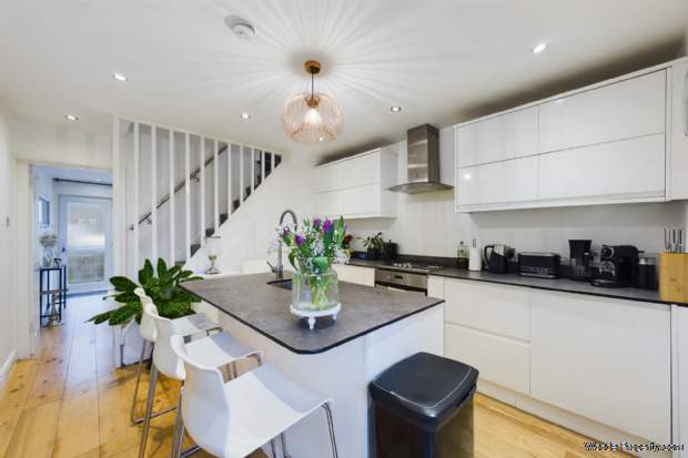 Additional Property Image 2 bedroom Cottage for sale in Hemel Hempstead 4