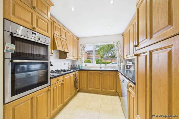 Additional Property Image 4 bedroom Detached for sale in Hemel Hempstead 5
