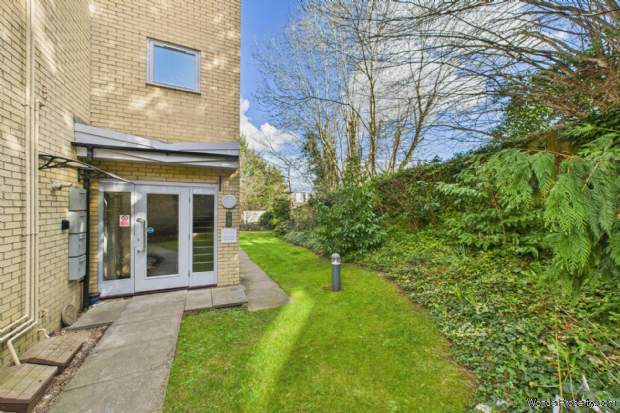 Additional Property Image 2 bedroom Apartment for sale in Hemel Hempstead 11