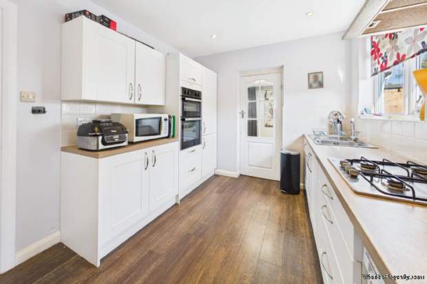 Additional Property Image 2 bedroom Semi Detached Bungalow for sale in Hemel Hempstead 6