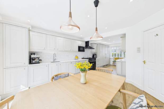 Additional Property Image 4 bedroom Detached for sale in Hemel Hempstead 3