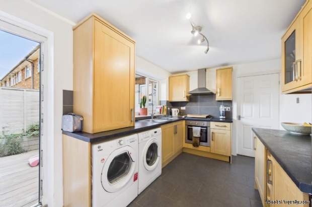 Additional Property Image 2 bedroom Maisonette for sale in Hemel Hempstead 5