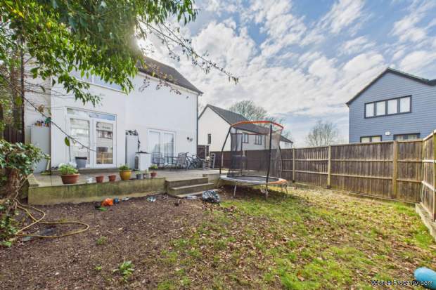 Additional Property Image 4 bedroom Detached for sale in Hemel Hempstead 12