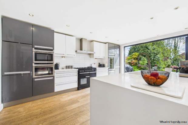 Additional Property Image 4 bedroom Detached for sale in Hemel Hempstead 9