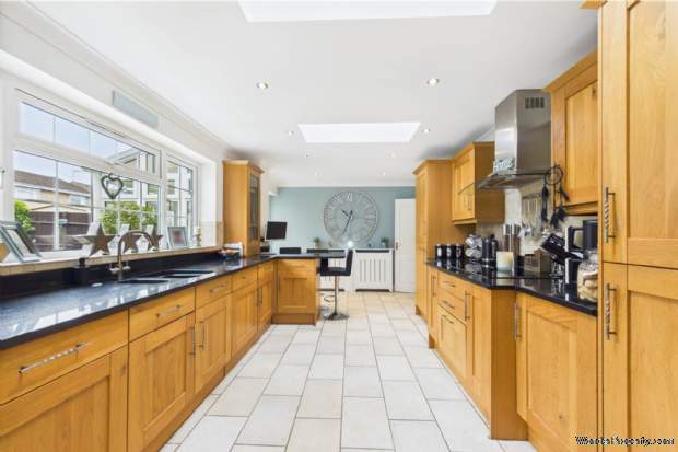 Additional Property Image 3 bedroom House for sale in Hemel Hempstead 6