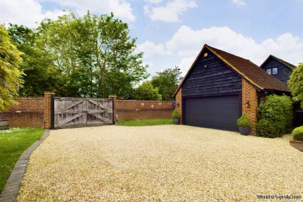 Additional Property Image 4 bedroom Detached for sale in Hemel Hempstead 10