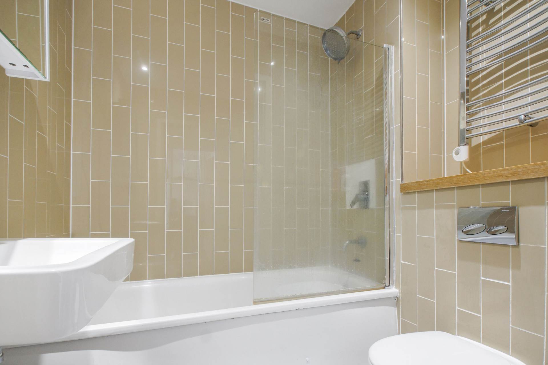 Additional Property Image 1 bedroom Apartment for sale in Barking 6